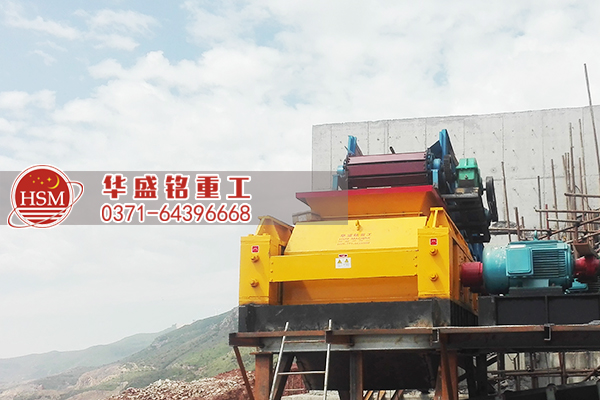 外貿(mào)訂單再創(chuàng)佳績，輥式破碎機出口國外。